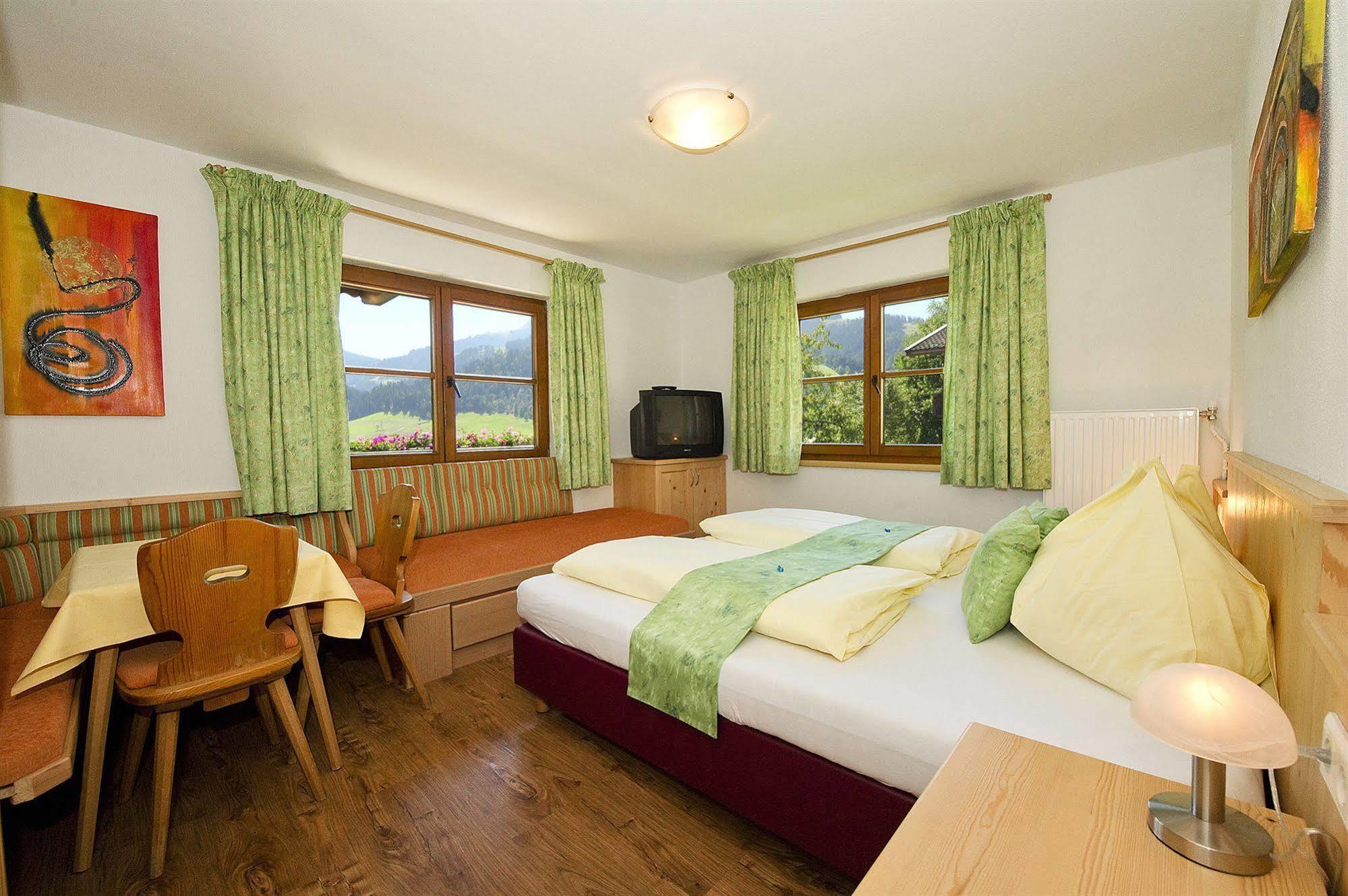 Bed & Breakfast Landhaus Strasser เซิลล์ ภายนอก รูปภาพ