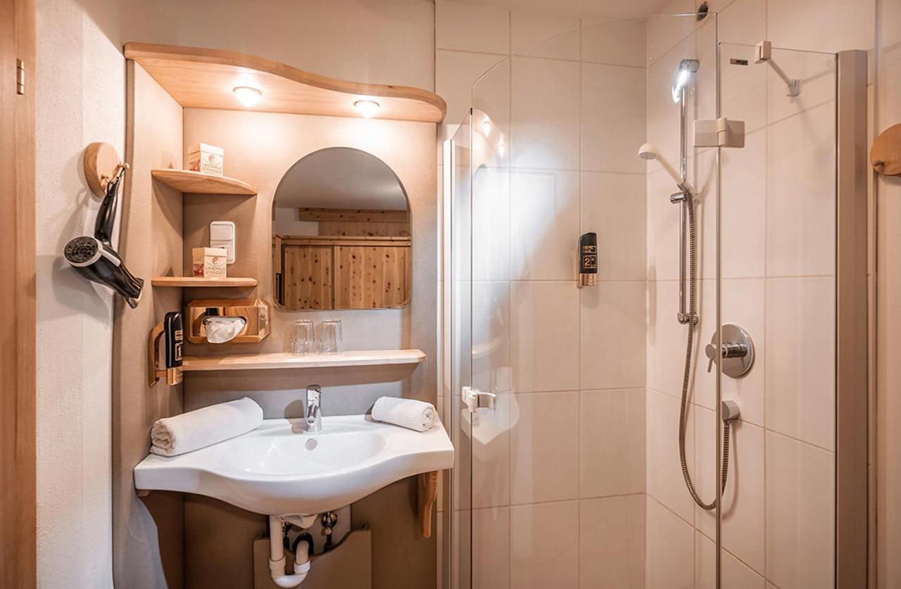 Bed & Breakfast Landhaus Strasser เซิลล์ ภายนอก รูปภาพ